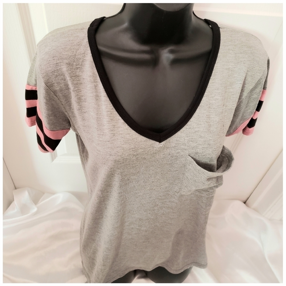 Poof! New York V-neck Tee Gray